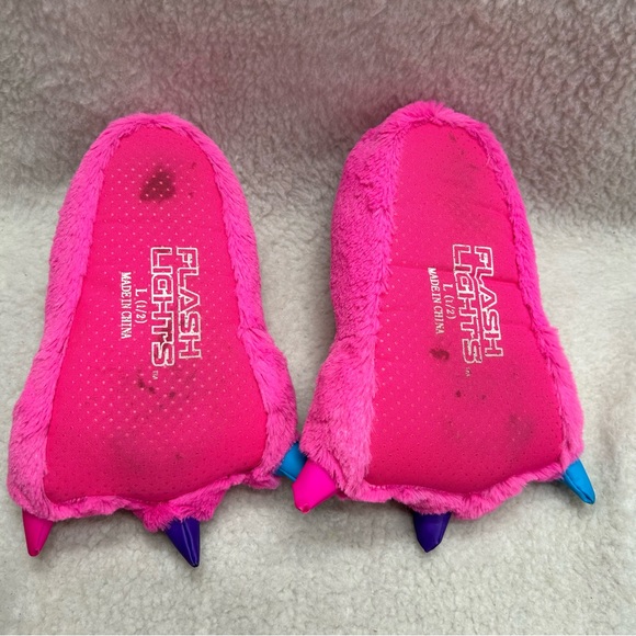 Flash Lights Claws Kids Slippers pink size Large READ - Picture 7 of 12